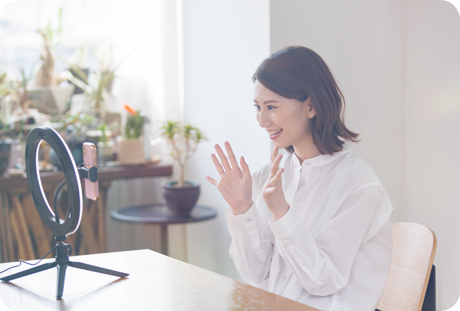 女性ライバーが撮影している様子